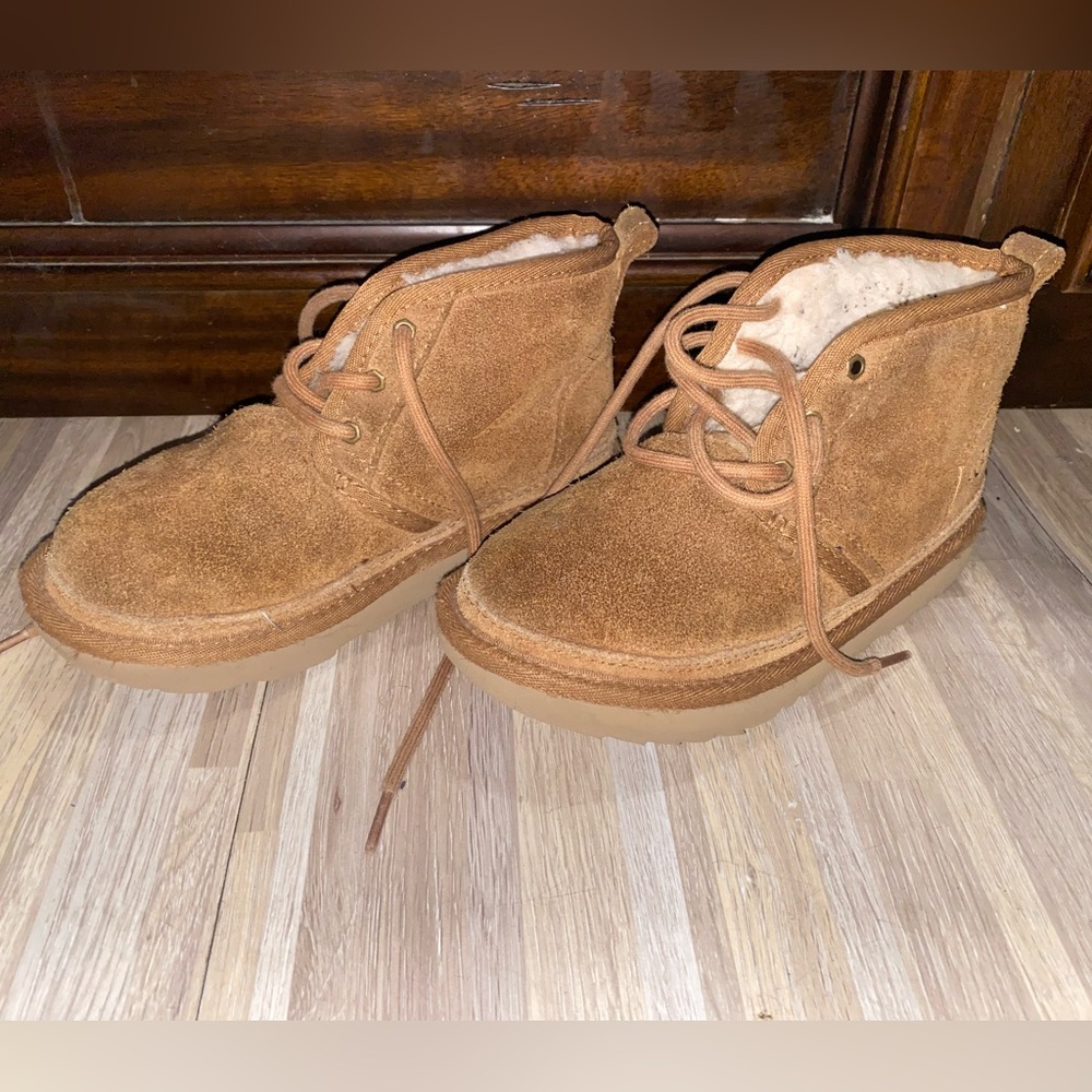 UGG/ Kids Neumel ll boots size 13
